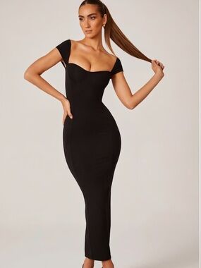 Oh Polly Sweetheart Neckline Maxi Dress in Black
